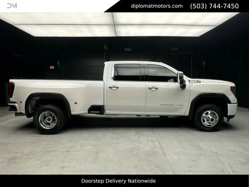 Used 2020 GMC Sierra 3500 Denali w/ Denali Ultimate Package image 8