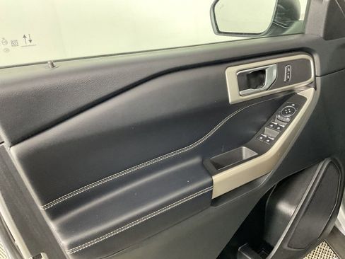 Used 2022 Ford Explorer XLT w/ Equipment Group 202A image 18