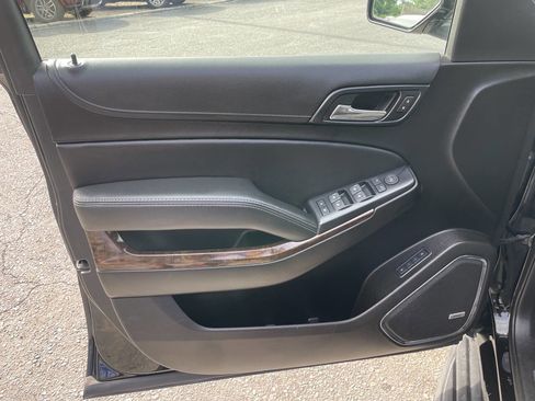 Used 2019 Chevrolet Suburban LT image 15