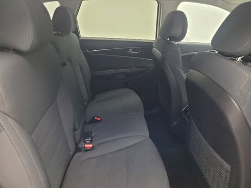Used 2016 Kia Sorento FWD image 19