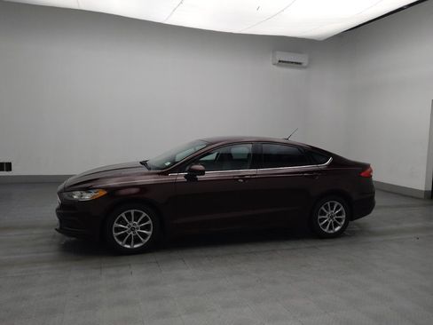 Used 2017 Ford Fusion SE w/ Fusion SE Technology Package image 2