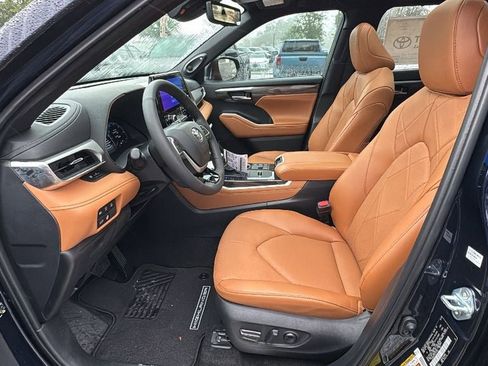 New 2026 Toyota Highlander Platinum AWD/4WD image 18