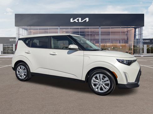 Certified 2023 Kia Soul LX image 4