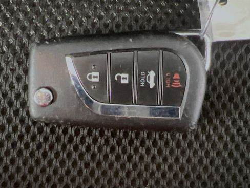 Used 2020 Toyota Corolla LE w/ Carpet Mat Package (TMS) image 33