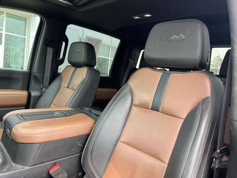 Used 2022 Chevrolet Silverado 2500 High Country w/ Safety Package II image 10