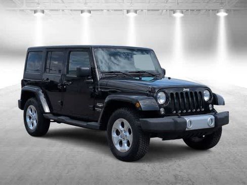 Used 2014 Jeep Wrangler Unlimited Sahara w/ Connectivity Group AWD/4WD image 2
