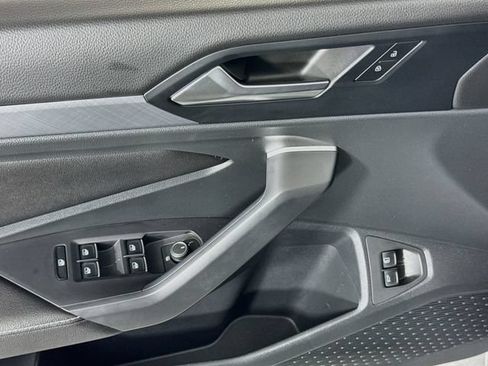 Used 2023 Volkswagen Jetta SE w/ Panoramic Sunroof Package FWD image 17