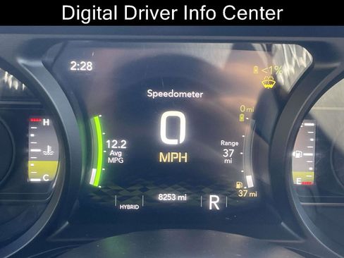 Used 2025 Jeep Wrangler Willys image 13