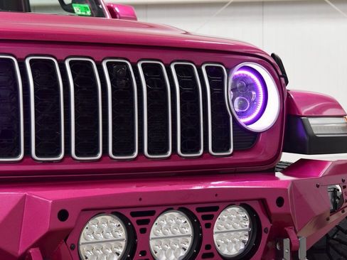 Used 2024 Jeep Wrangler Sahara w/ Technology Group image 11