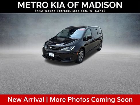 Used 2018 Chrysler Pacifica Touring Plus FWD image 1