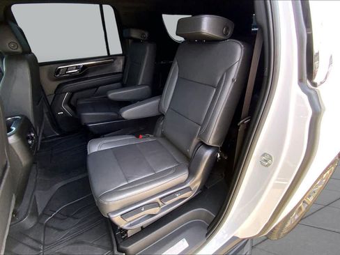 Used 2025 Chevrolet Suburban LT w/ Comfort Package RWD image 21