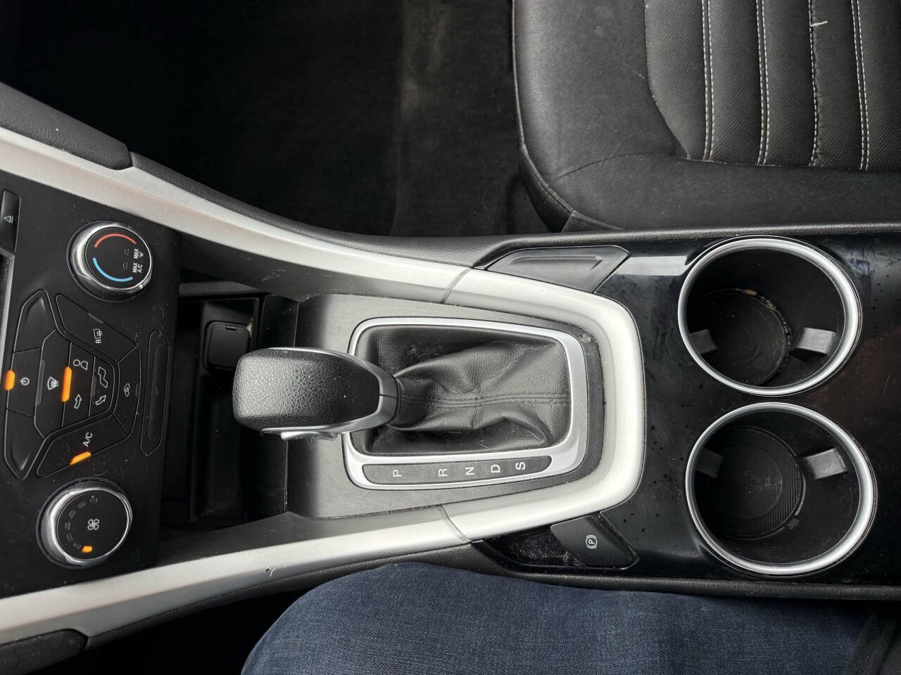 Used 2014 Ford Fusion SE FWD image 29