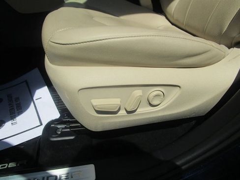 Used 2020 Toyota Highlander Limited image 23