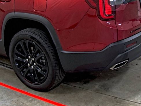 Used 2023 GMC Acadia SLE w/ Driver Convenience Package image 9