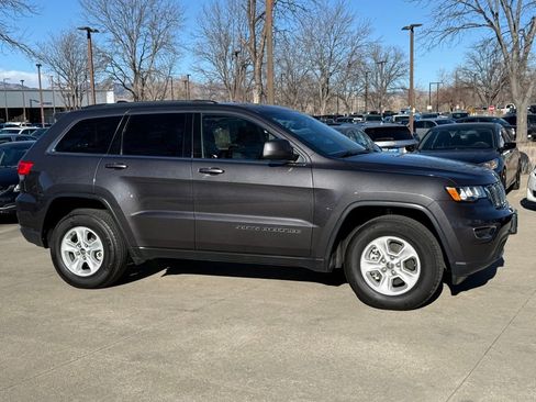 Used 2017 Jeep Grand Cherokee Laredo w/ Quick Order Package 23E image 3