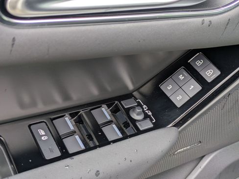 Certified 2025 Land Rover Range Rover Velar Dynamic SE image 13