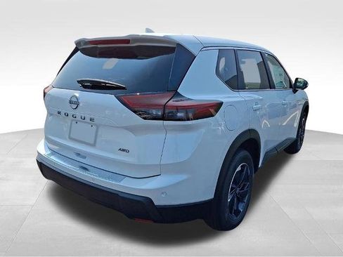 Used 2026 Nissan Rogue SV AWD/4WD image 3