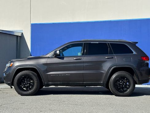 Used 2020 Jeep Grand Cherokee Laredo AWD/4WD image 6