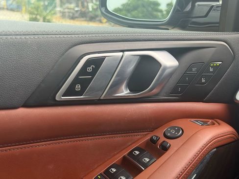 Used 2022 BMW X5 sDrive40i w/ M Sport Package RWD image 12