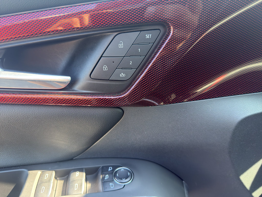 Used 2024 Chevrolet Traverse RS AWD/4WD image 17