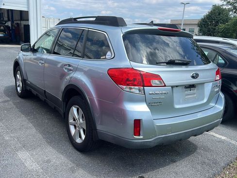 Used 2013 Subaru Outback 2.5i Limited AWD/4WD image 2