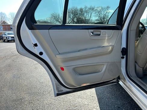 Used 2011 Cadillac DTS Luxury image 12