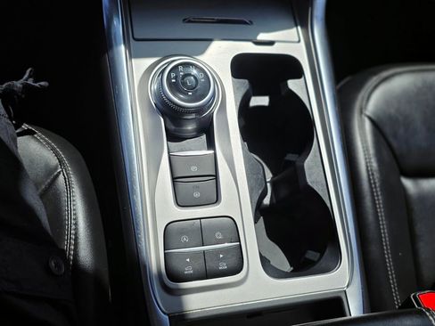 Used 2024 Ford Explorer XLT w/ Equipment Group 202A image 33