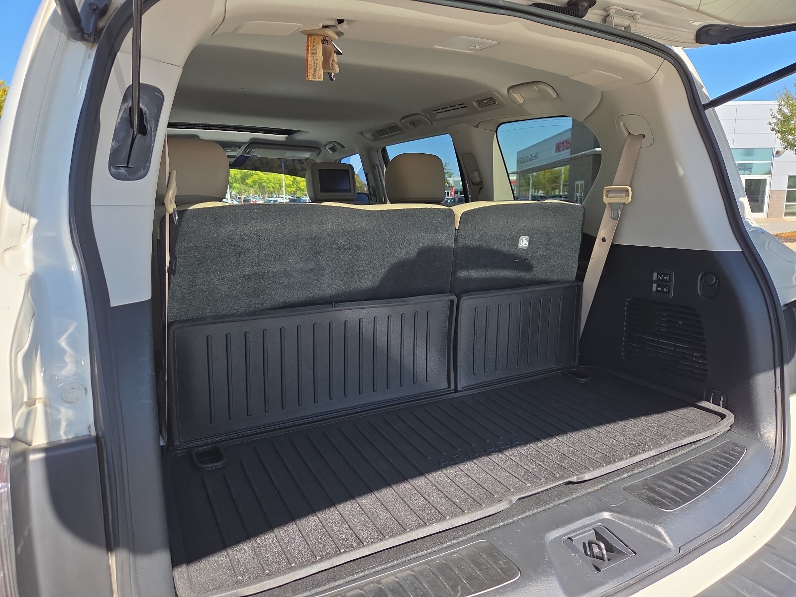 Used 2020 Nissan Armada Platinum w/ Captain's Chairs Package RWD image 9