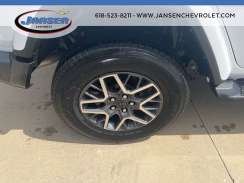 Used 2024 Jeep Wrangler Unlimited Sahara AWD/4WD image 7