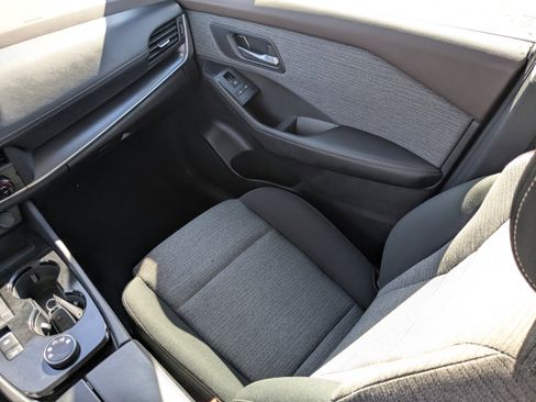 Used 2023 Nissan Rogue SV image 20