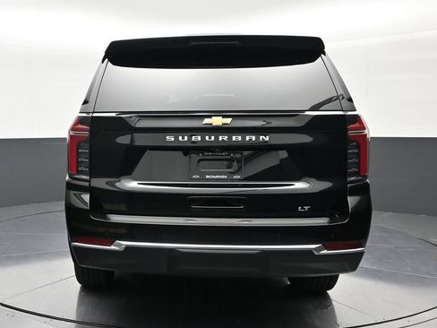 Used 2025 Chevrolet Suburban LT RWD image 4