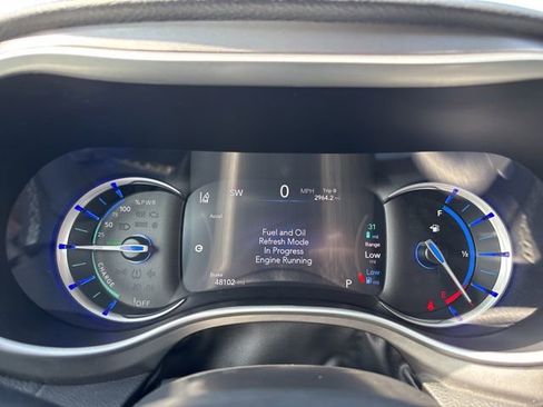 Used 2023 Chrysler Pacifica Touring-L FWD image 13