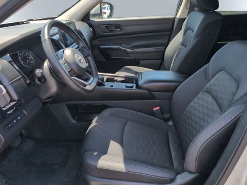 Used 2025 Nissan Pathfinder SV AWD/4WD image 7