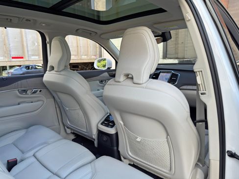 Used 2025 Volvo XC90 T8 Ultra w/ Protection Package Premier AWD/4WD image 40