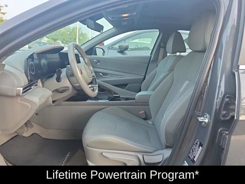 Used 2024 Hyundai Elantra SEL w/ Convenience Package FWD image 3