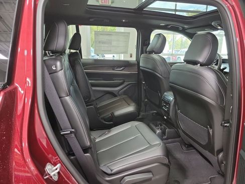 New 2025 Jeep Grand Cherokee L Limited w/ Black Appearance Package AWD/4WD image 10