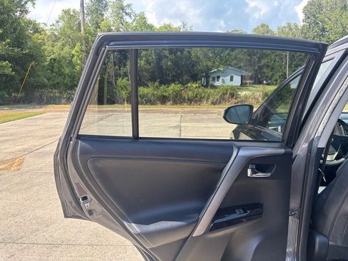 Used 2017 Toyota RAV4 Limited FWD image 15
