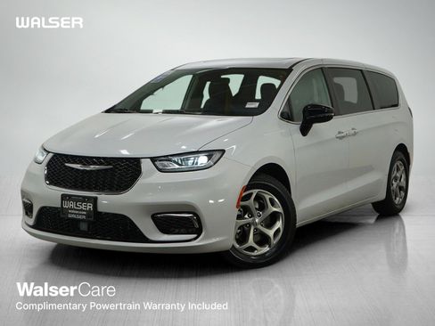 Used 2024 Chrysler Pacifica Limited FWD image 1