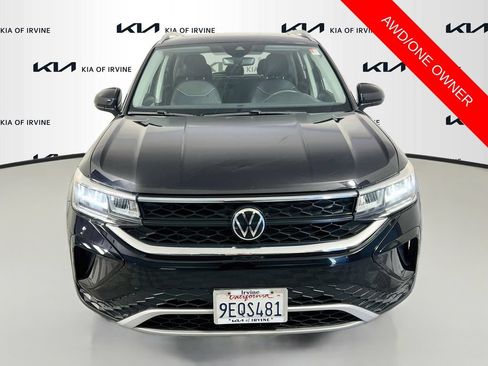 Used 2023 Volkswagen Taos SE AWD/4WD image 2