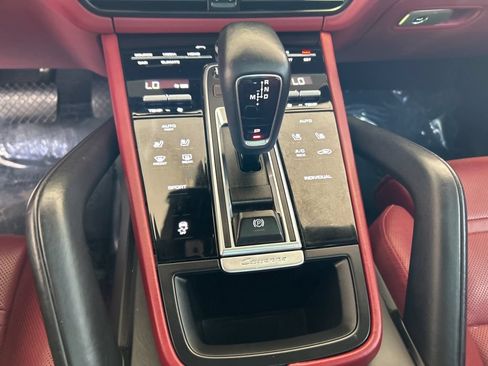 Used 2022 Porsche Cayenne w/ Premium Package Plus AWD/4WD image 47