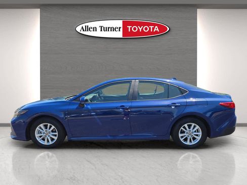 Used 2025 Toyota Camry LE image 11