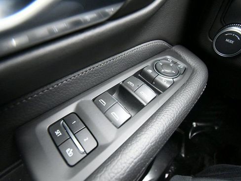 Used 2023 GMC Yukon XL Denali RWD image 17