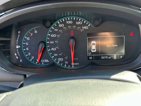 Used 2022 Chevrolet Trax LT w/ LT Convenience Package image 24