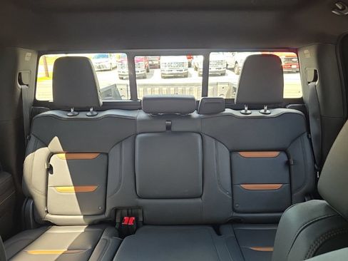 Used 2022 GMC Sierra 1500 AT4 w/ AT4 Premium Package AWD/4WD image 32