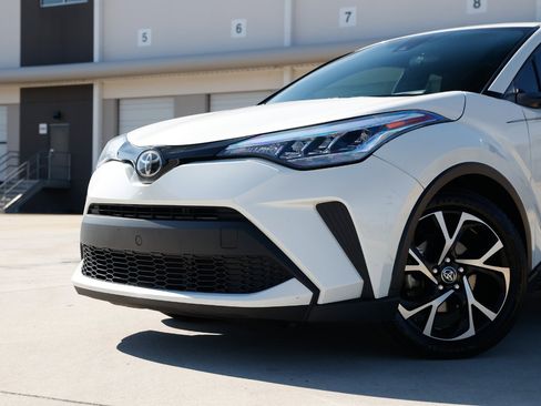 Used 2020 Toyota C-HR XLE image 30
