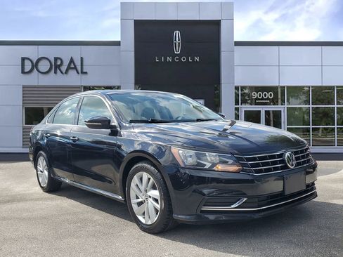Used 2018 Volkswagen Passat 2.0T SE image 1
