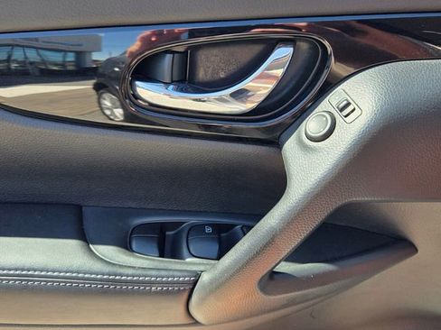 Used 2018 Nissan Rogue Sport SV w/ SV Technology Package image 31