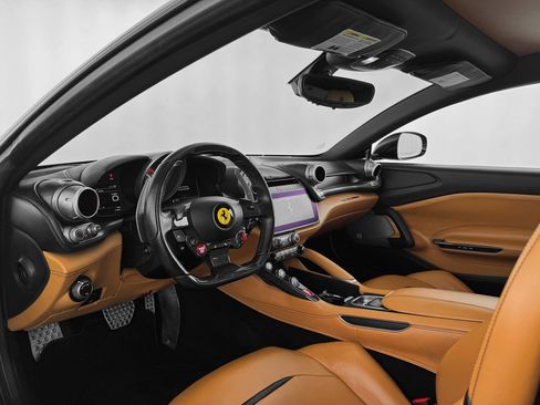 Used 2018 Ferrari GTC4Lusso T image 15