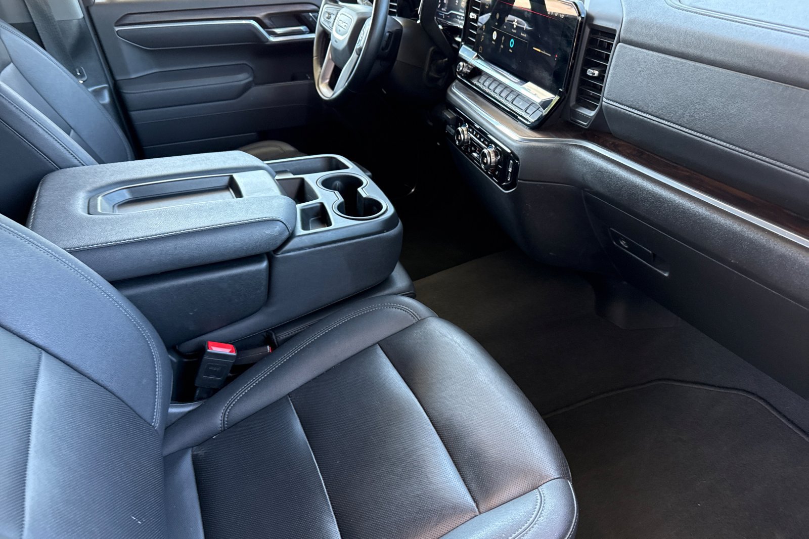 Used 2025 GMC Sierra 1500 SLT AWD/4WD image 24