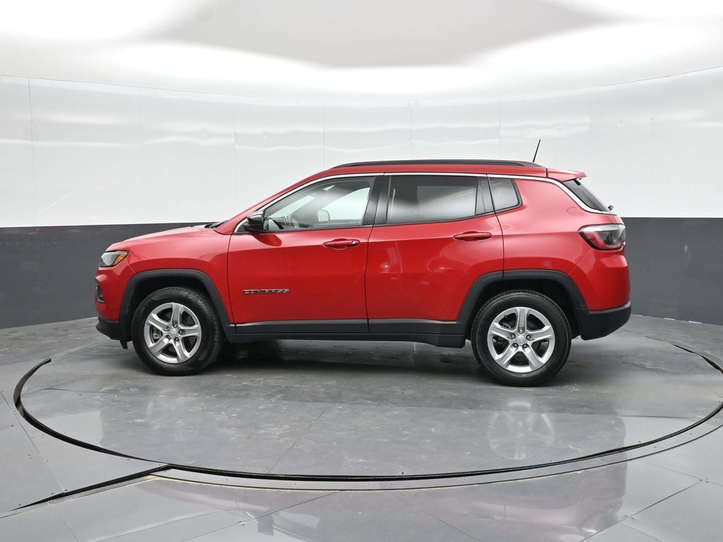 Used 2024 Jeep Compass Latitude AWD/4WD image 22